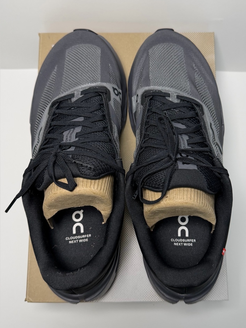 NIB On Cloudsurfer Next Mens 10.5W Wide Black Athletic Running Shoes Trainer NEW - Picture 5 of 16